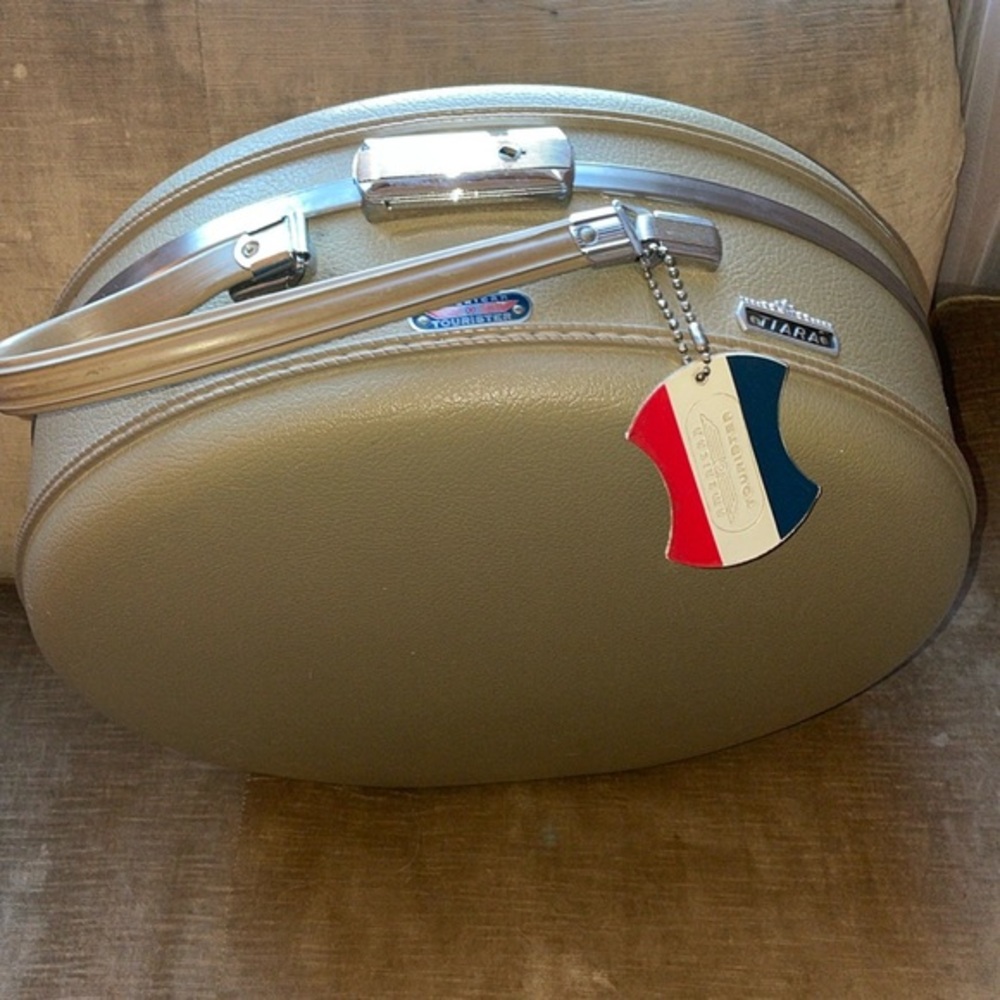 VINTAGE 1960’s AMERICAN TOURISTER HAT BOX